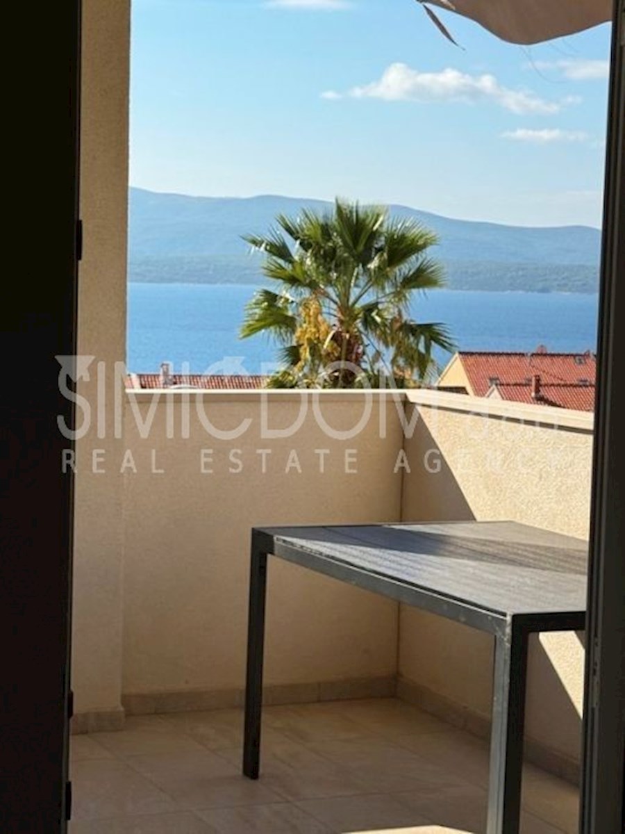 Dvosobno stanovanje z garažo, Brač