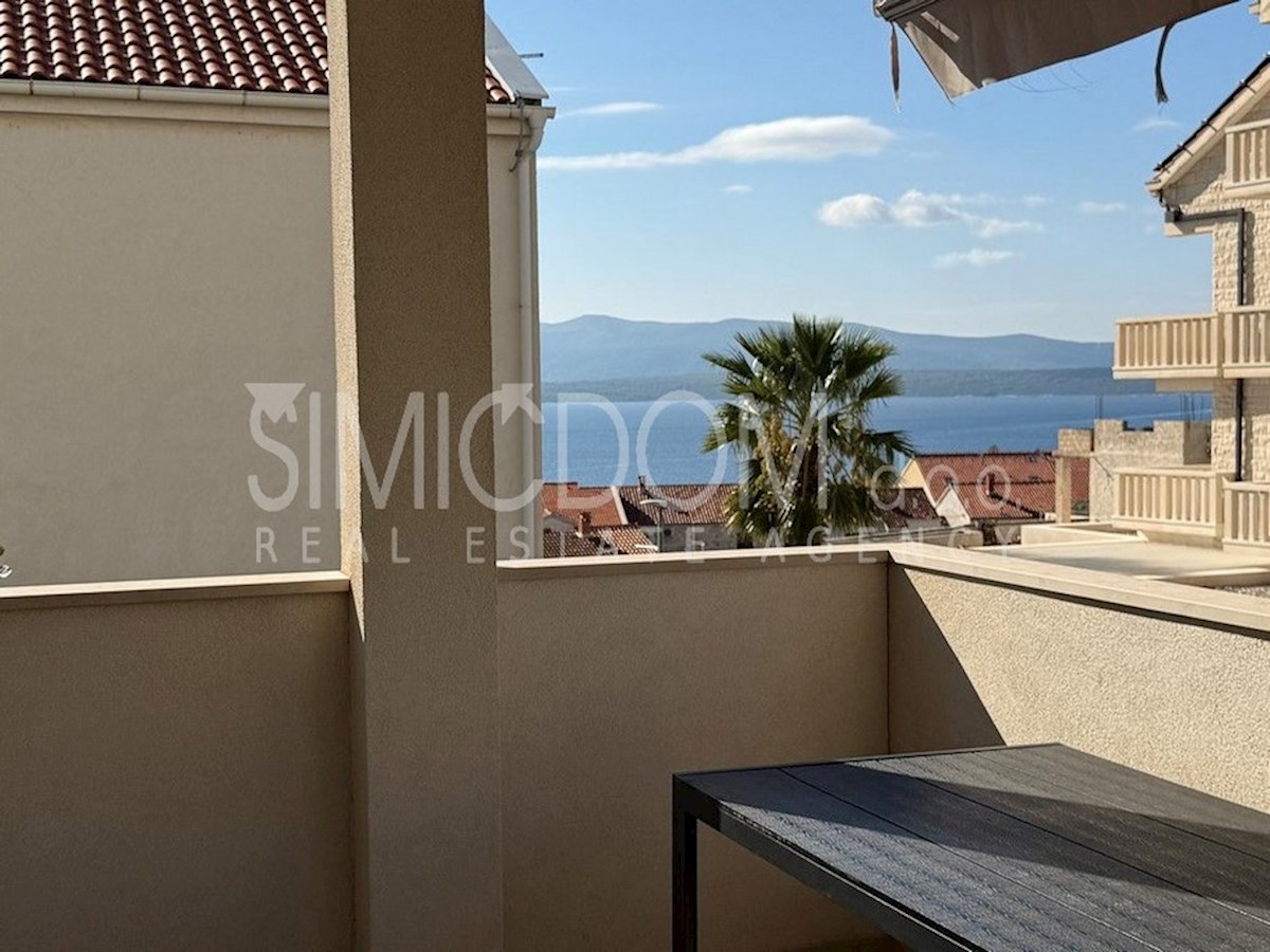 Dvosobno stanovanje z garažo, Brač