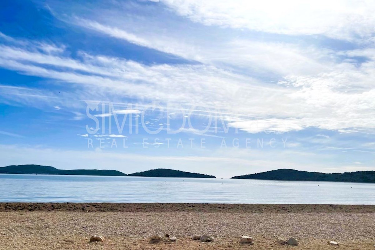 Dvosobno stanovanje 70m od plaže, Srima