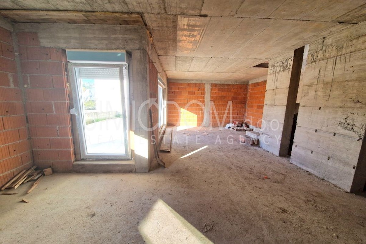 Samostojna hiša v gradnji, v bližini Trogirja