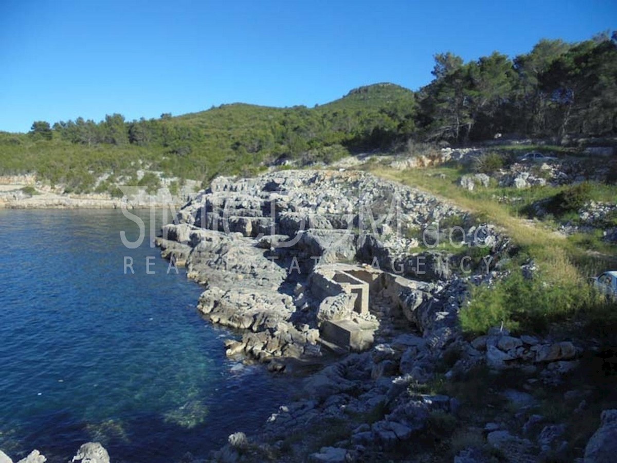 Poljoprivredno zemljišče s pogledom, Hvar