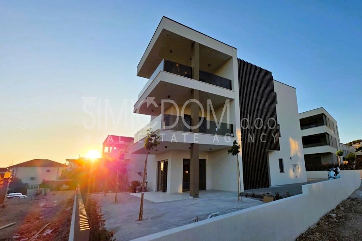 Penthouse v novogradnji na vrhunski lokaciji, Vodice