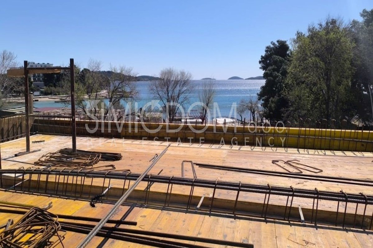 Prostoren nov apartma 40m od morja, Vodice