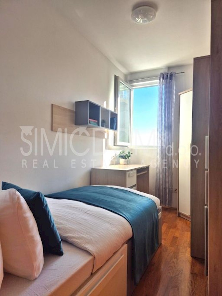 Apartma s pogledom na morje, Žnjan