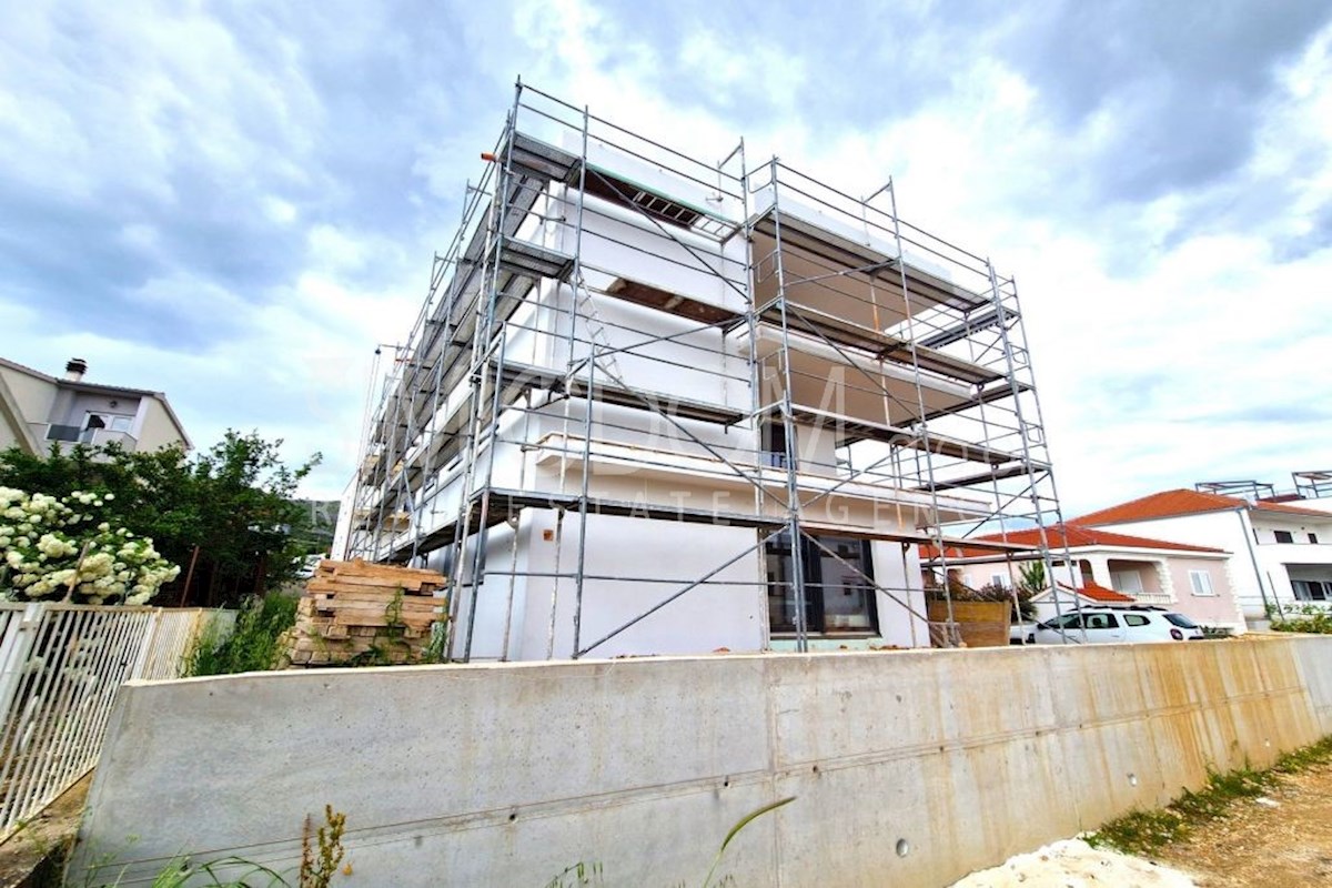 Novi apartmaji v bližini centra, Trogir