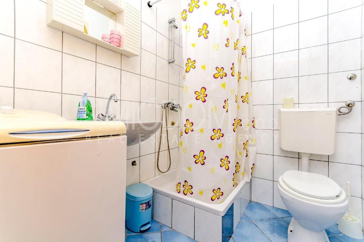 Samostojna hiša s pogledom na morje in bazenom, Stomorska