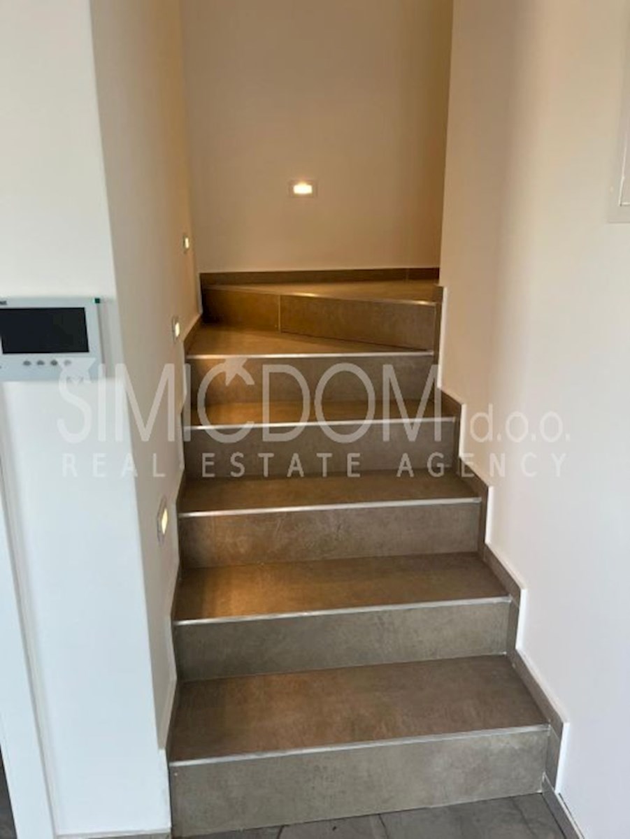 Prostoren nov apartma 50m od morja, Tisno