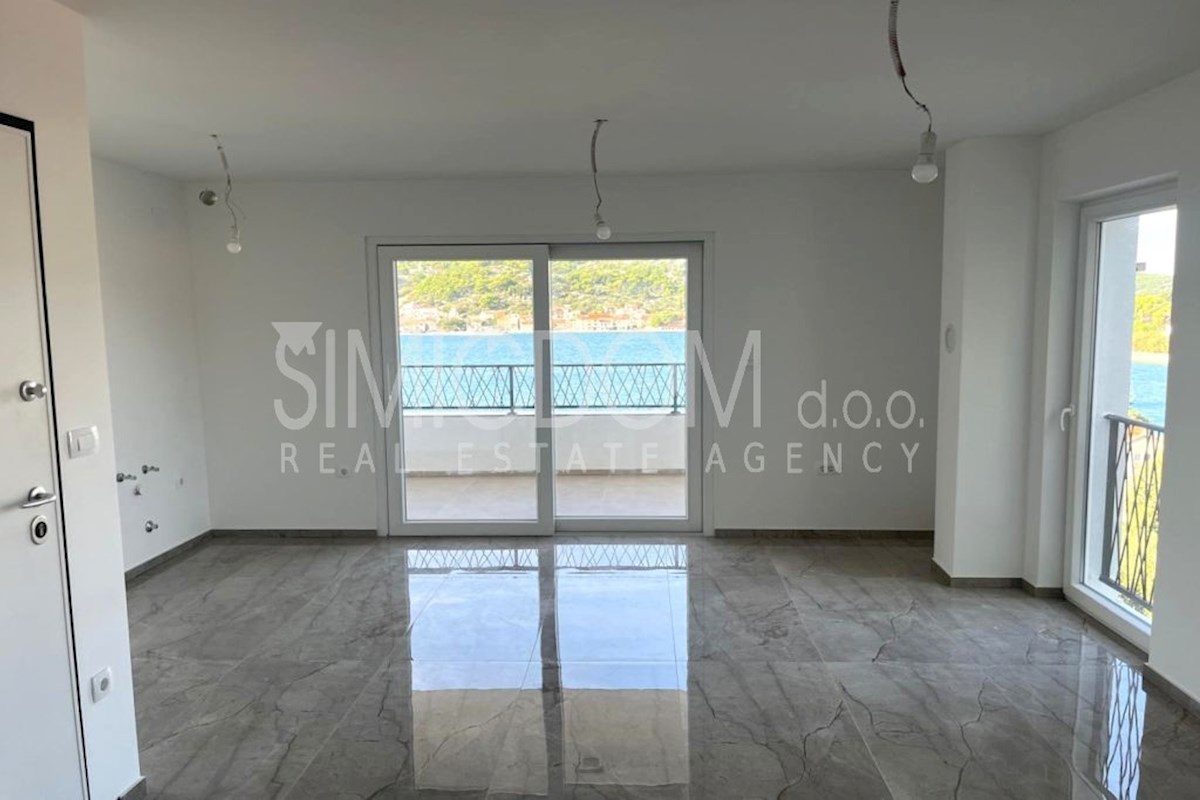 Prostoren nov apartma 50m od morja, Tisno