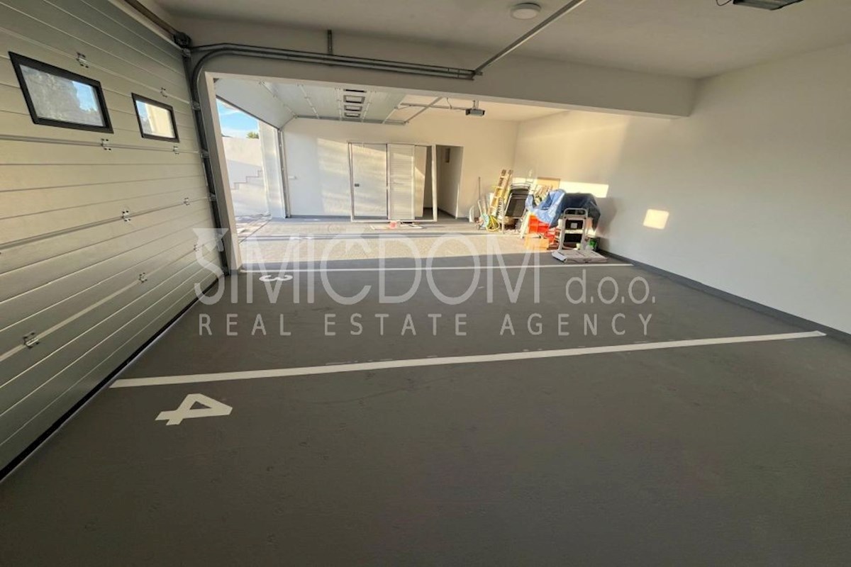 Prostoren nov apartma 50m od morja, Tisno