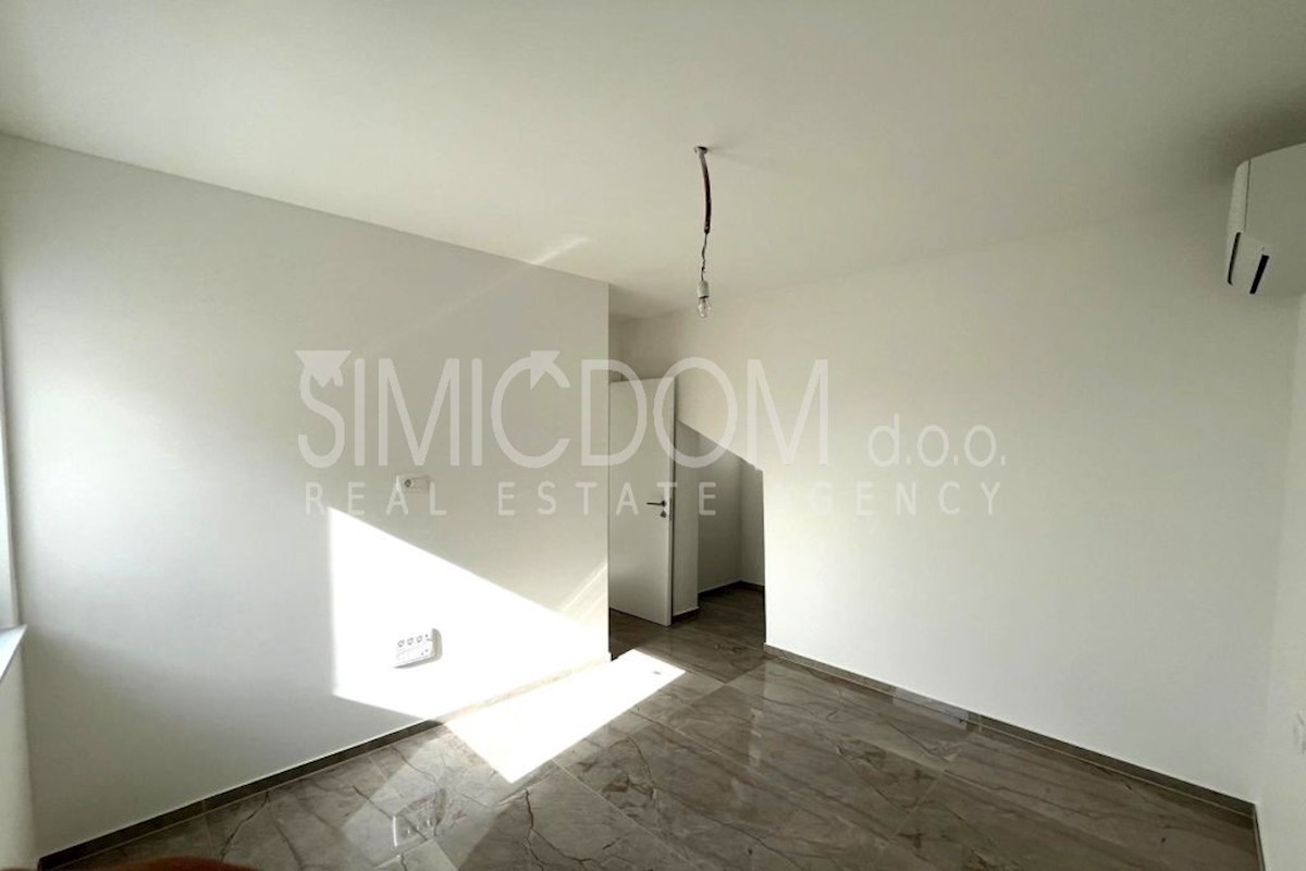 Prostoren nov apartma 50m od morja, Tisno