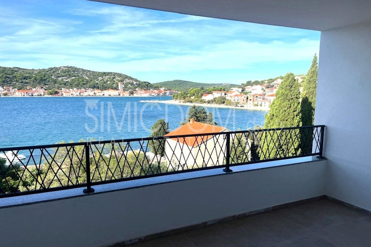 Prostoren nov apartma 50m od morja, Tisno