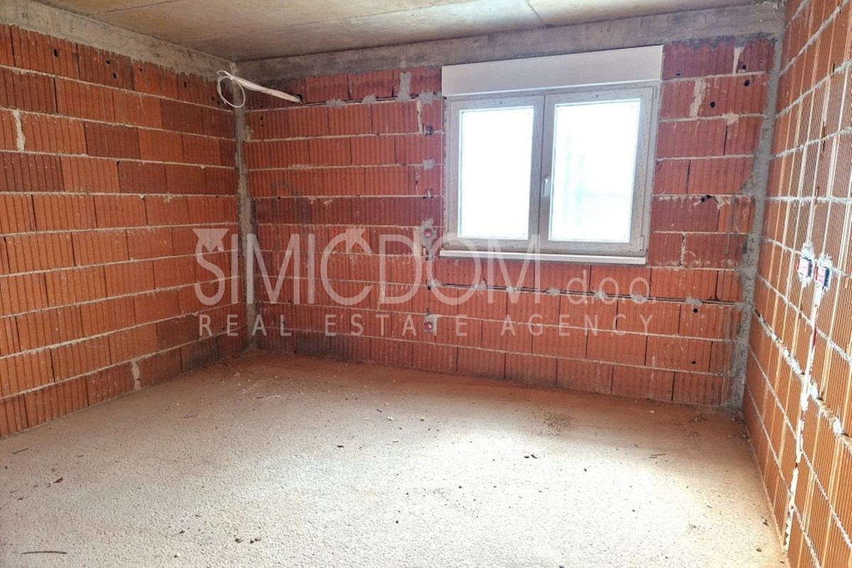 Novo stanovanje z vrtom v bližini centra, Trogir