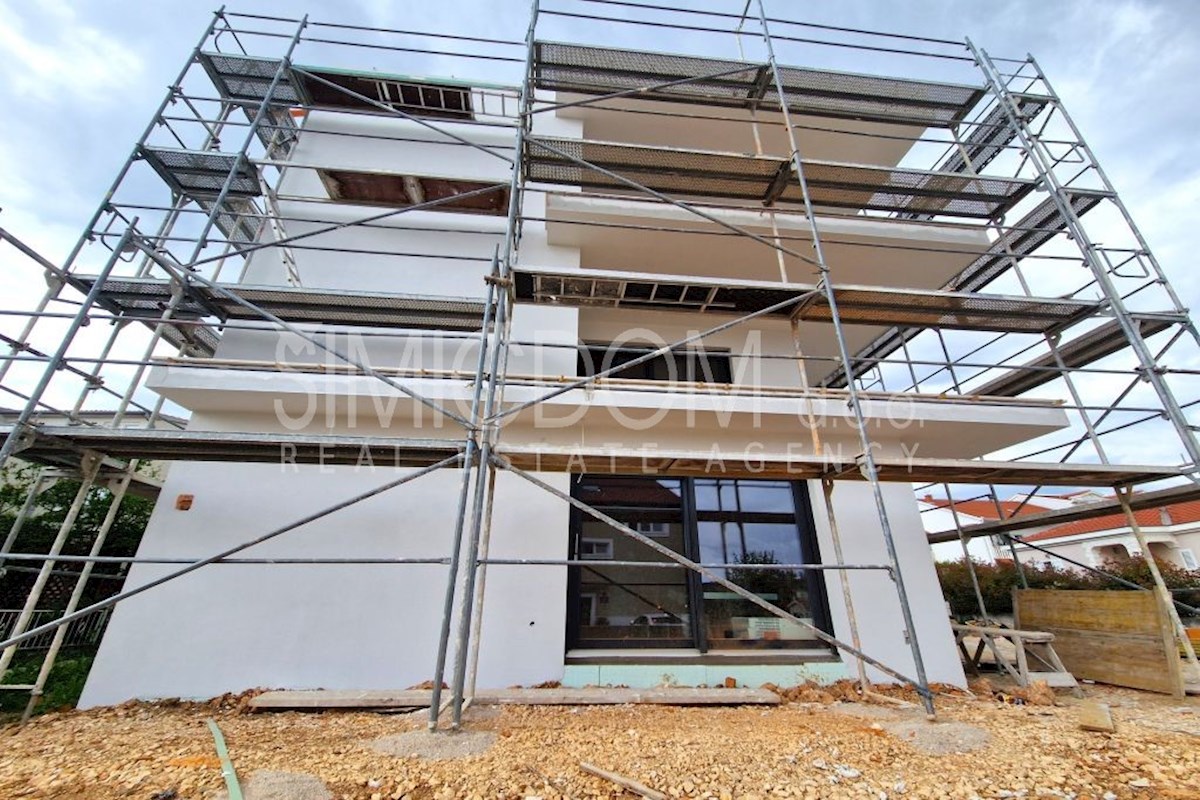 Novo stanovanje z vrtom v bližini centra, Trogir