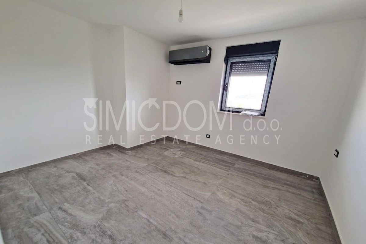 Apartma s pogledom na morje, Murter