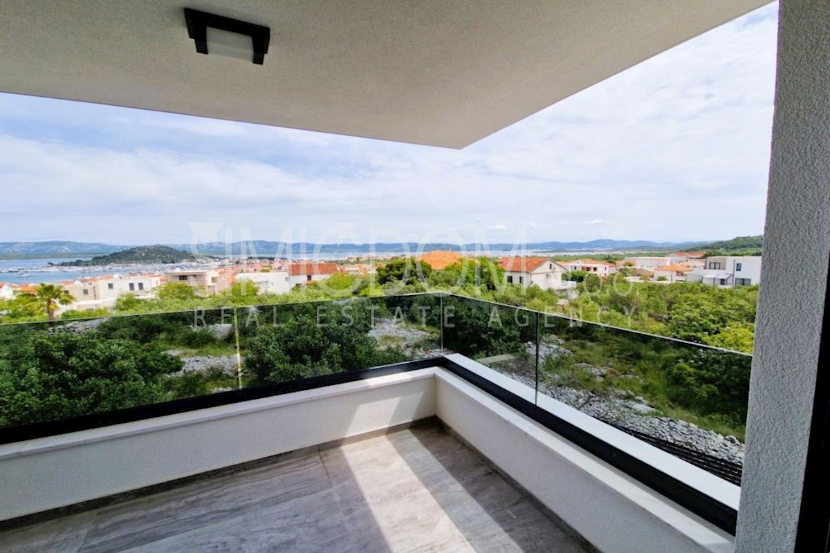 Apartma s pogledom na morje, Murter