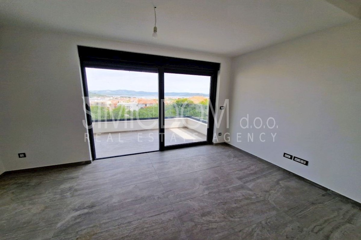 Apartma s pogledom na morje, Murter