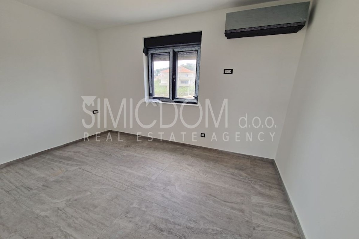 Apartma s pogledom na morje, Murter