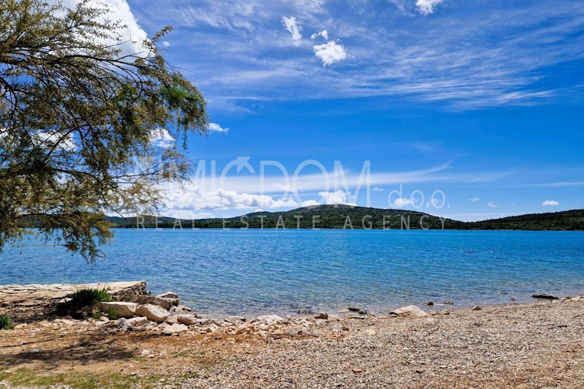 Lepa opremljena vila blizu plaže, Pirovac