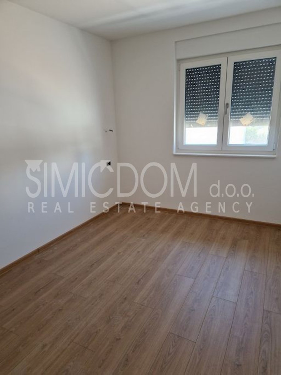 Novo stanovanje zelo blizu plaže, Primošten