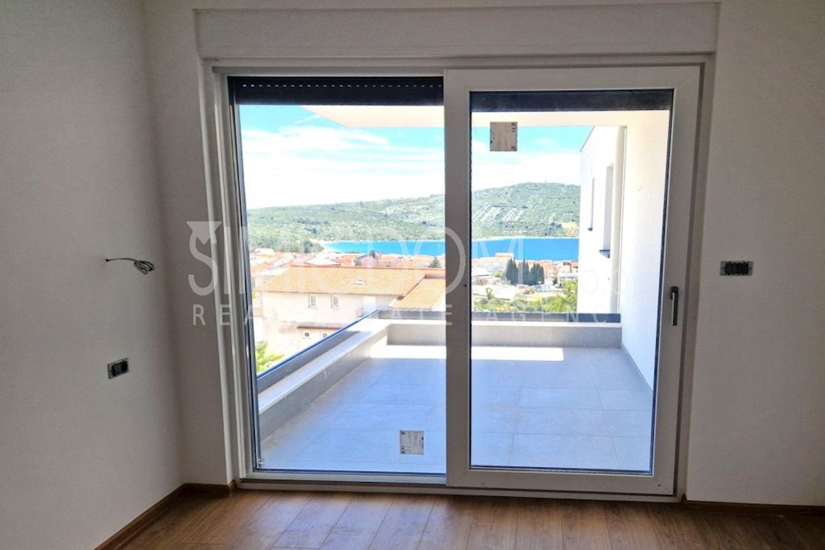Novo stanovanje zelo blizu plaže, Primošten