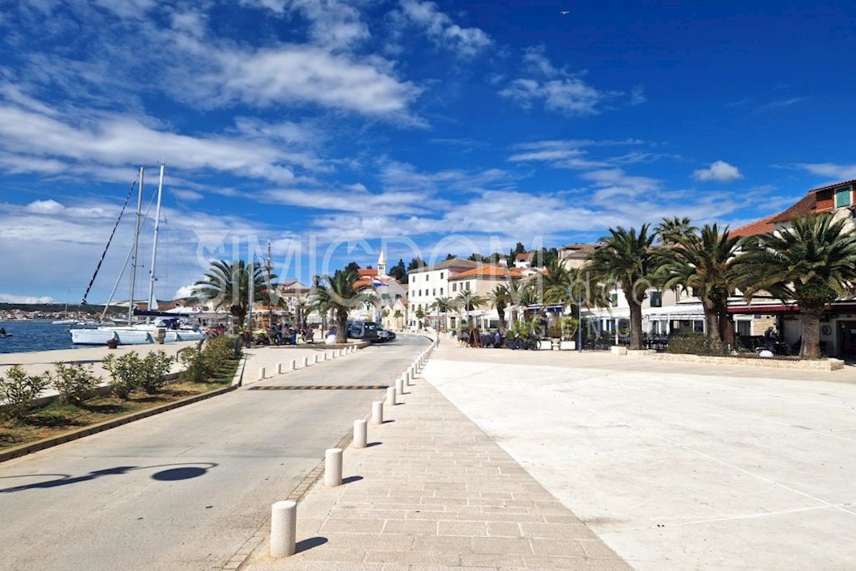Opremljeno stanovanje le nekaj korakov od plaže, Rogoznica