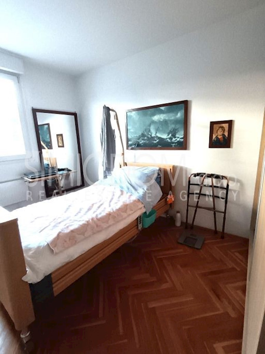 Trisobno stanovanje na odlični lokaciji, Split