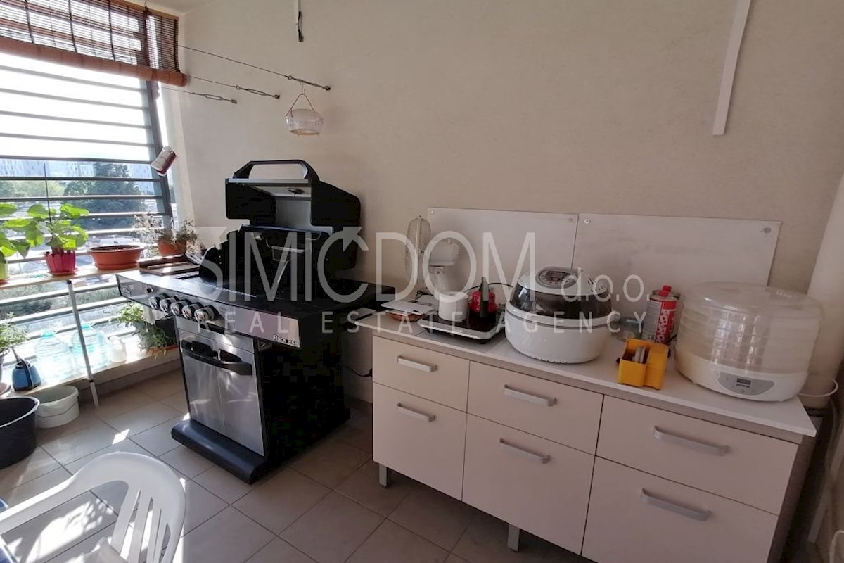 Trisobno stanovanje na odlični lokaciji, Split