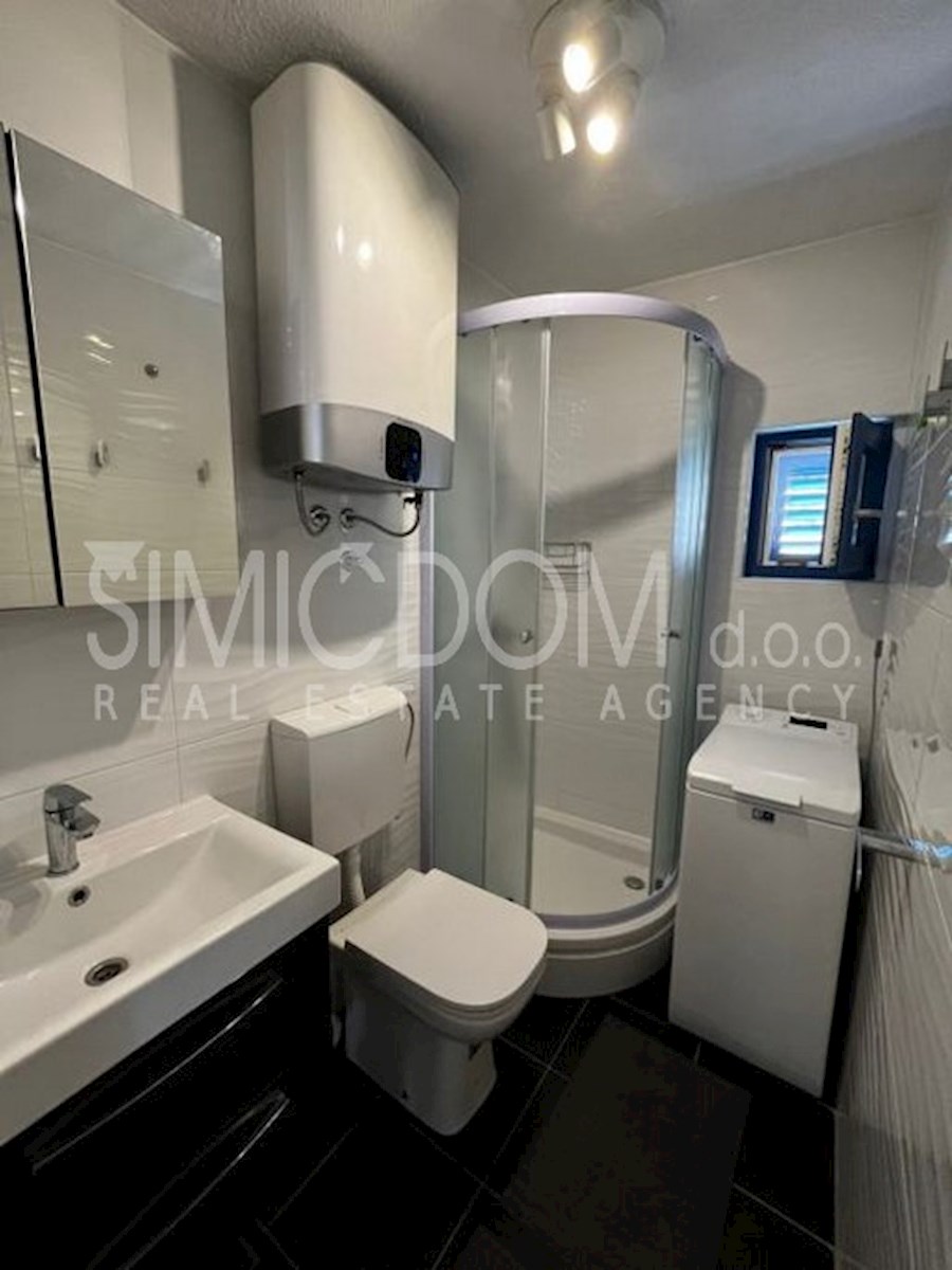 Apartmajska hiša 40m od morja, Krvavica