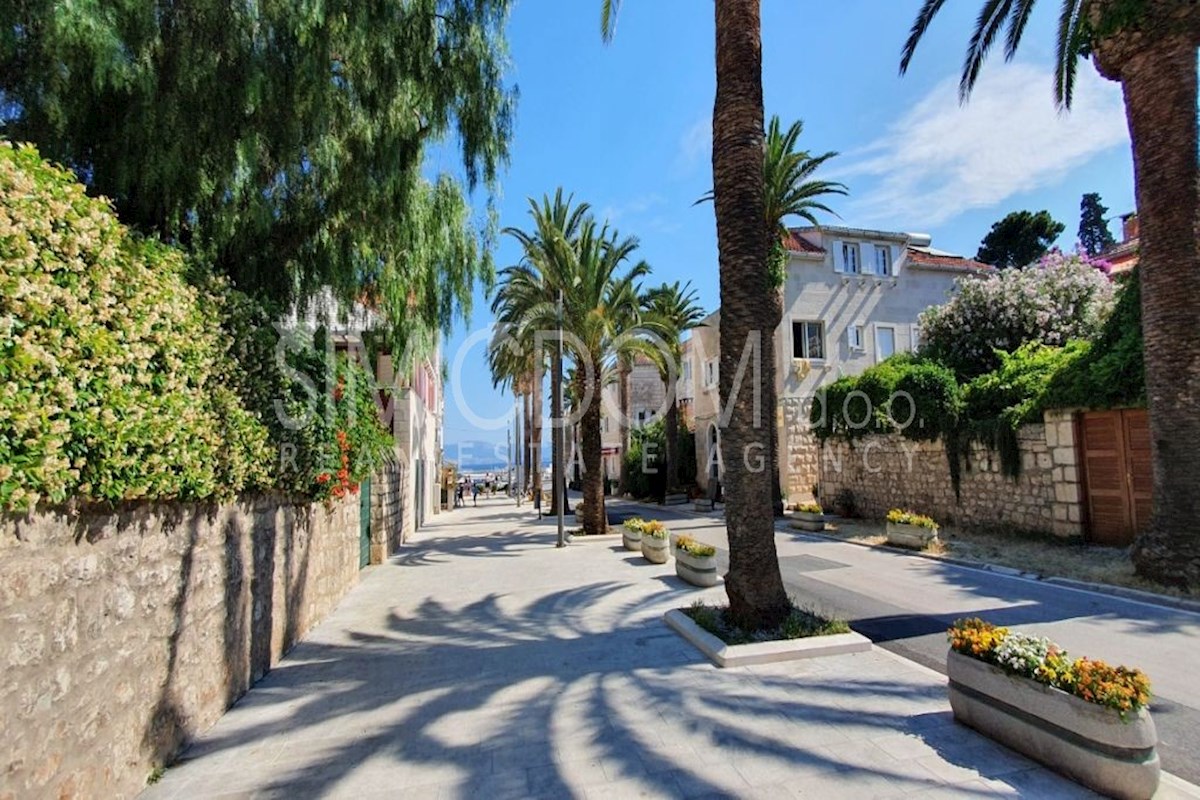 Ekskluzivno - dvosobno stanovanje v prvi vrsti do morja, Brač