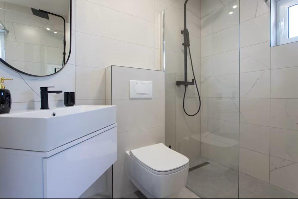 Samostojna opremljena hiša v bližini morja, Čiovo