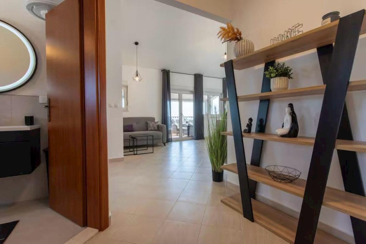 Samostojna opremljena hiša v bližini morja, Čiovo