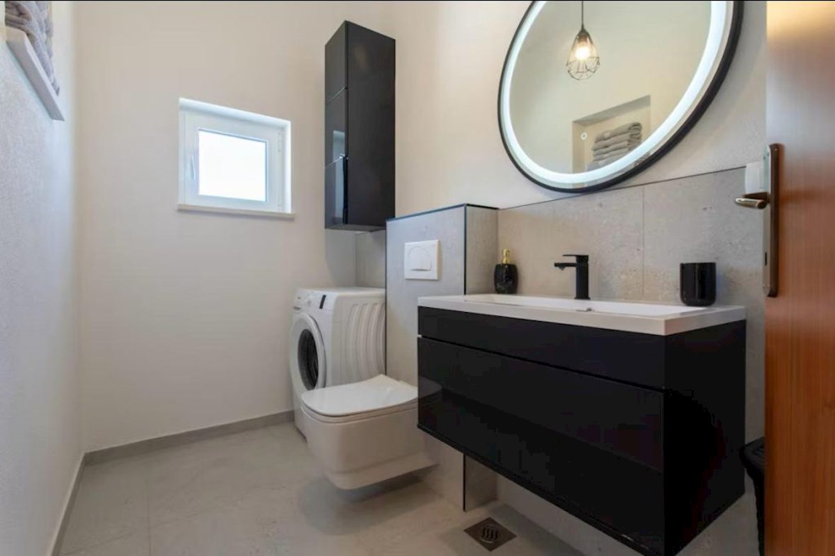 Samostojna opremljena hiša v bližini morja, Čiovo