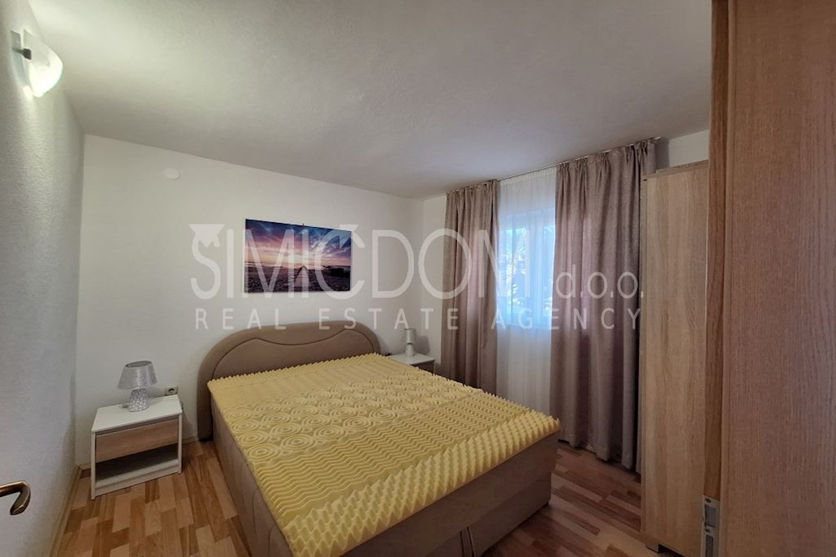 Hiša z dvema apartmajema 90m od morja, Čiovo