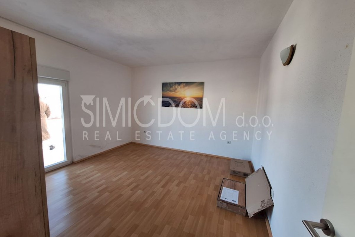 Hiša z dvema apartmajema 90m od morja, Čiovo