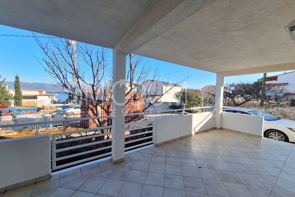 Hiša z dvema apartmajema 90m od morja, Čiovo