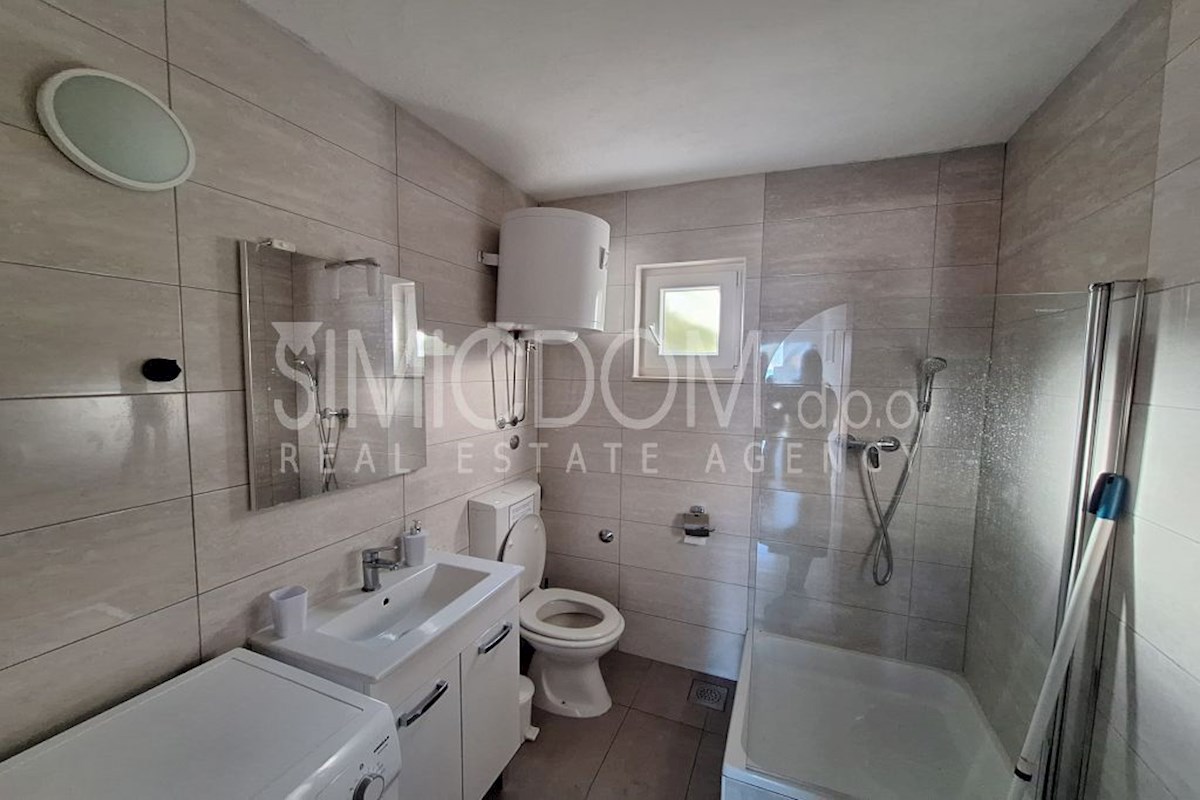 Hiša z dvema apartmajema 90m od morja, Čiovo