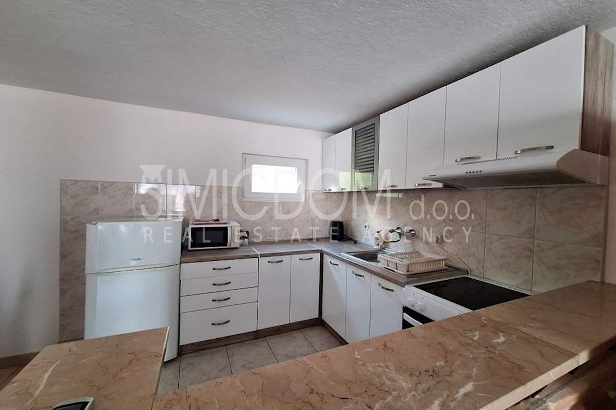 Hiša z dvema apartmajema 90m od morja, Čiovo