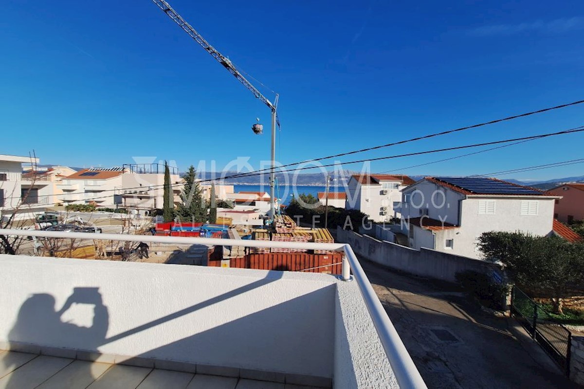 Hiša z dvema apartmajema 90m od morja, Čiovo