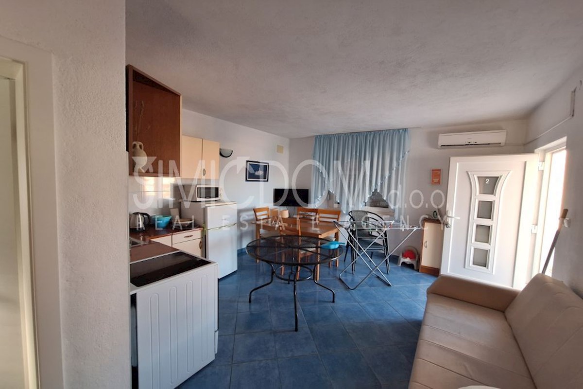 Hiša z dvema apartmajema 90m od morja, Čiovo