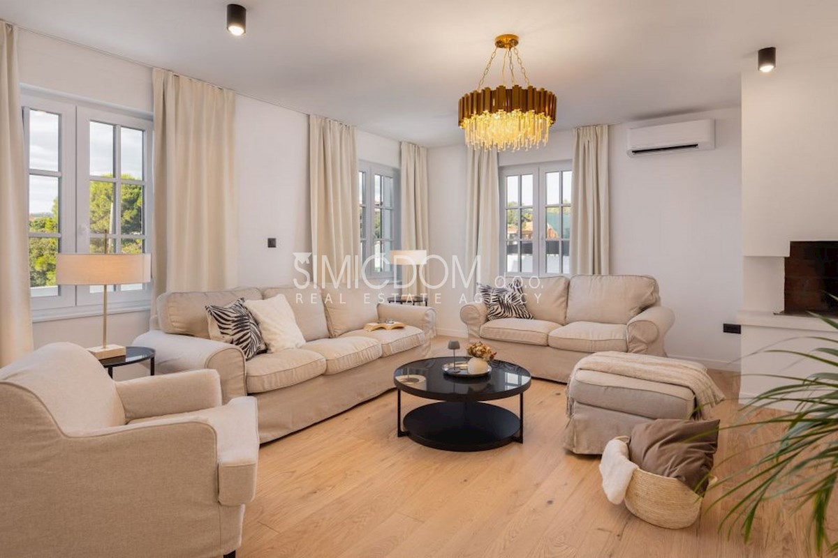 Čudovita vila z bazenom v bližini morja, Rogoznica