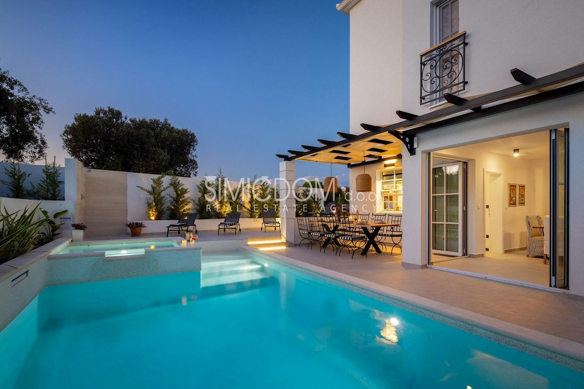 Čudovita vila z bazenom v bližini morja, Rogoznica