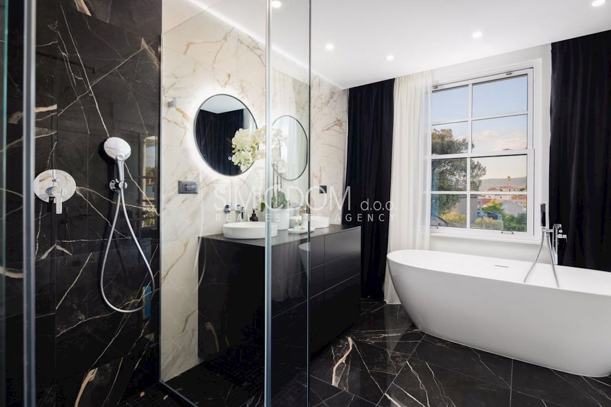 Čudovita vila z bazenom v bližini morja, Rogoznica