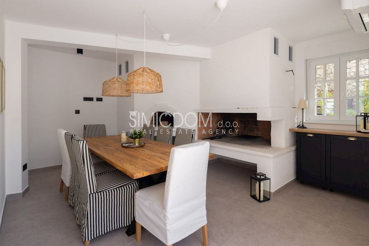 Čudovita vila z bazenom v bližini morja, Rogoznica