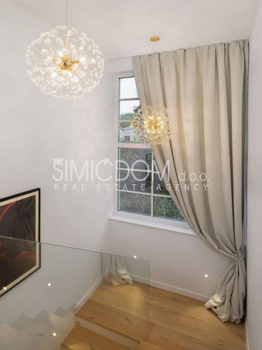 Čudovita vila z bazenom v bližini morja, Rogoznica