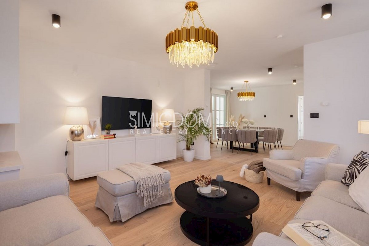 Čudovita vila z bazenom v bližini morja, Rogoznica