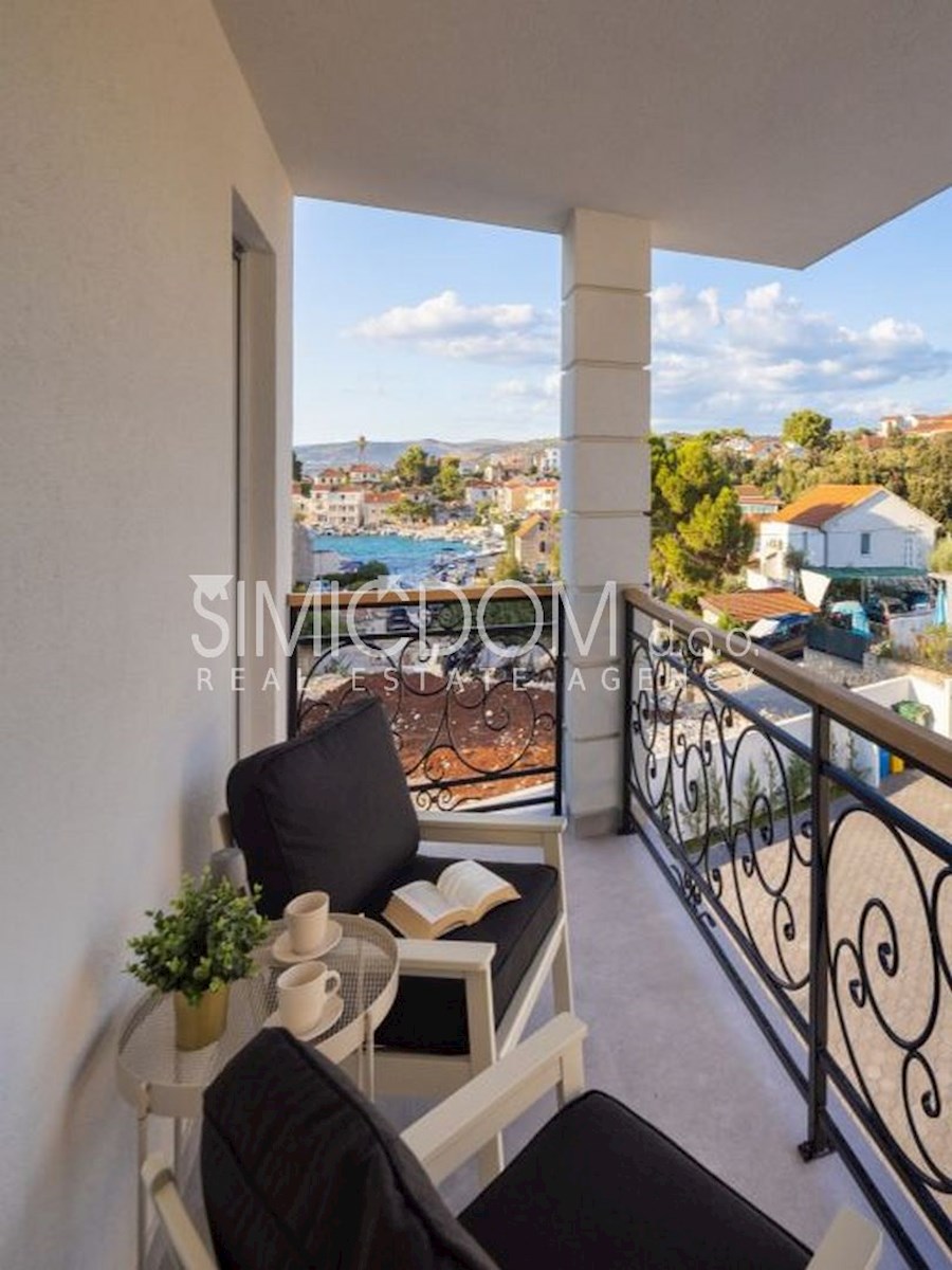 Čudovita vila z bazenom v bližini morja, Rogoznica