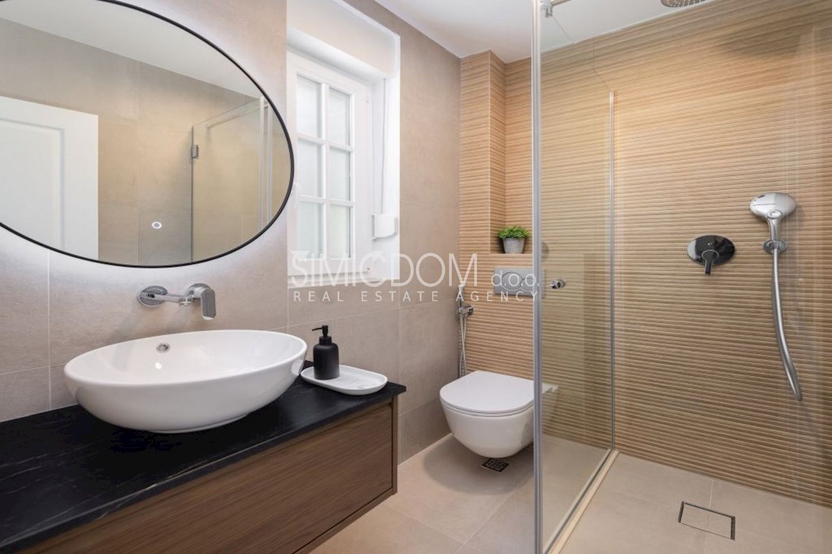 Čudovita vila z bazenom v bližini morja, Rogoznica