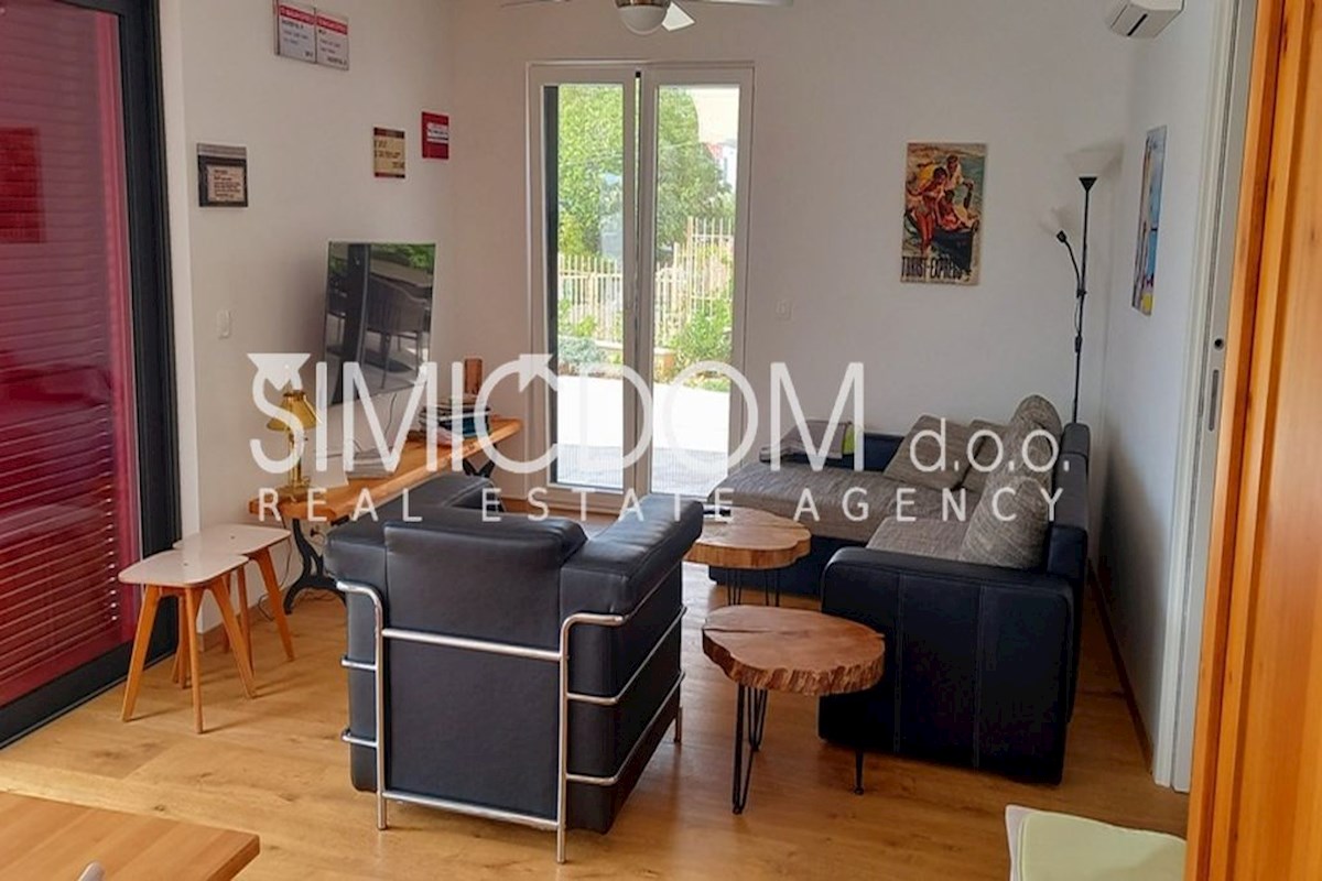 Opremljeno stanovanje v bližini plaže, Seget Vranjica