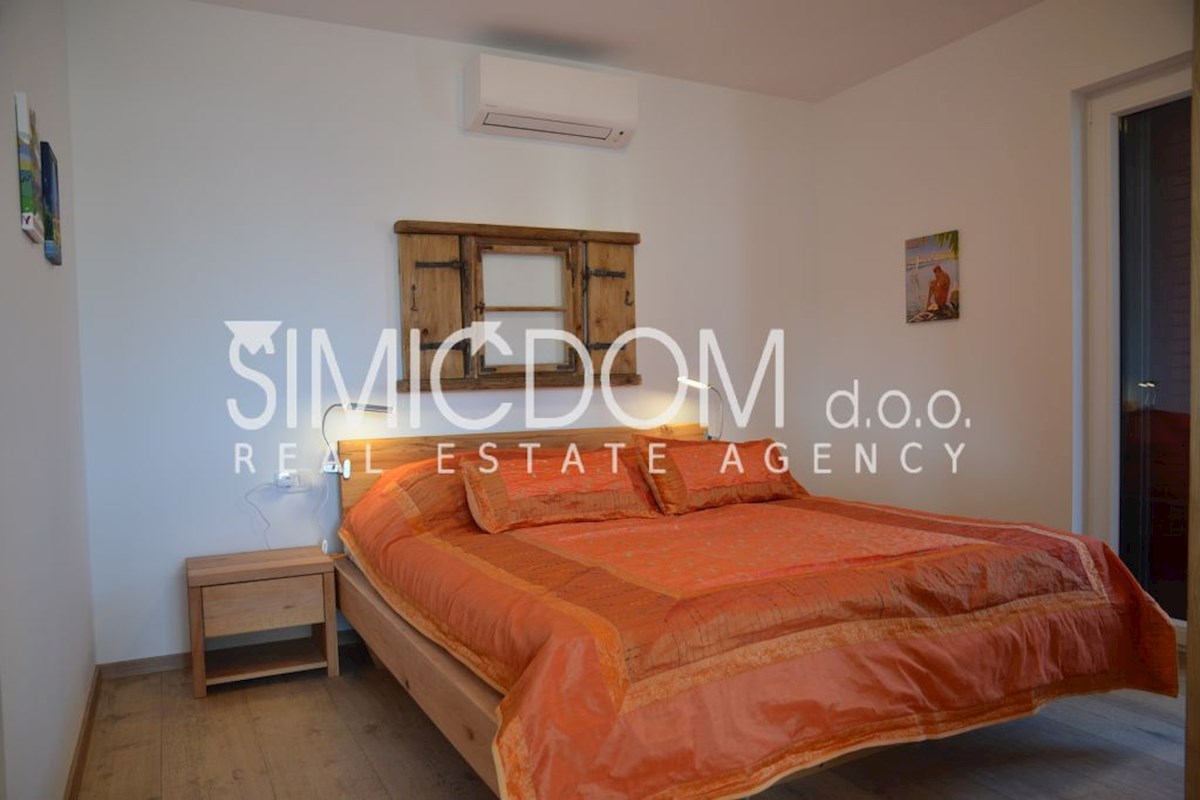 Opremljeno stanovanje v bližini plaže, Seget Vranjica