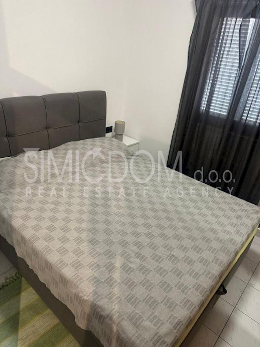 Dva apartmaja, druga vrsta do morja (pritličje), Rogoznica